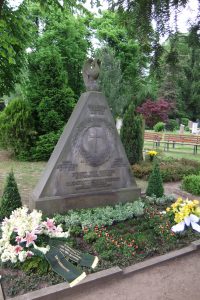 Grabstätte von Ernst und Clementine von Schuch auf dem Friedhof Radebeul-West
